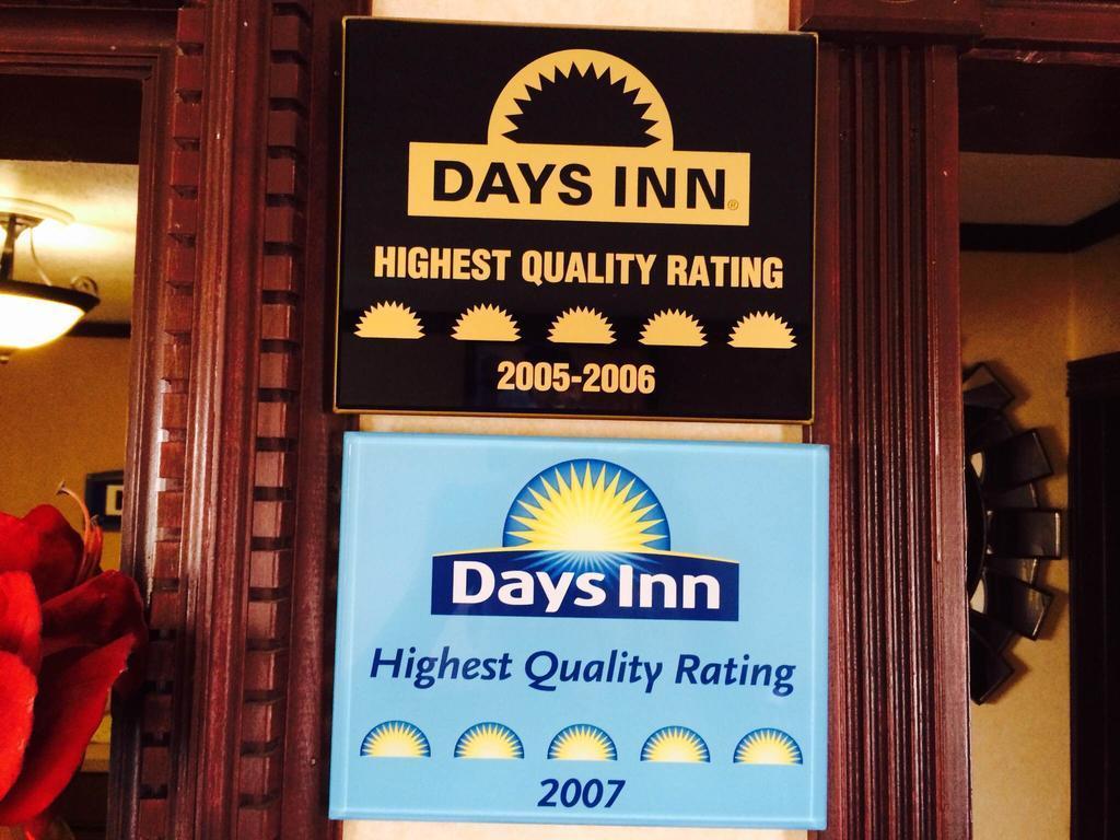 Days Inn By Wyndham Pratt المظهر الخارجي الصورة